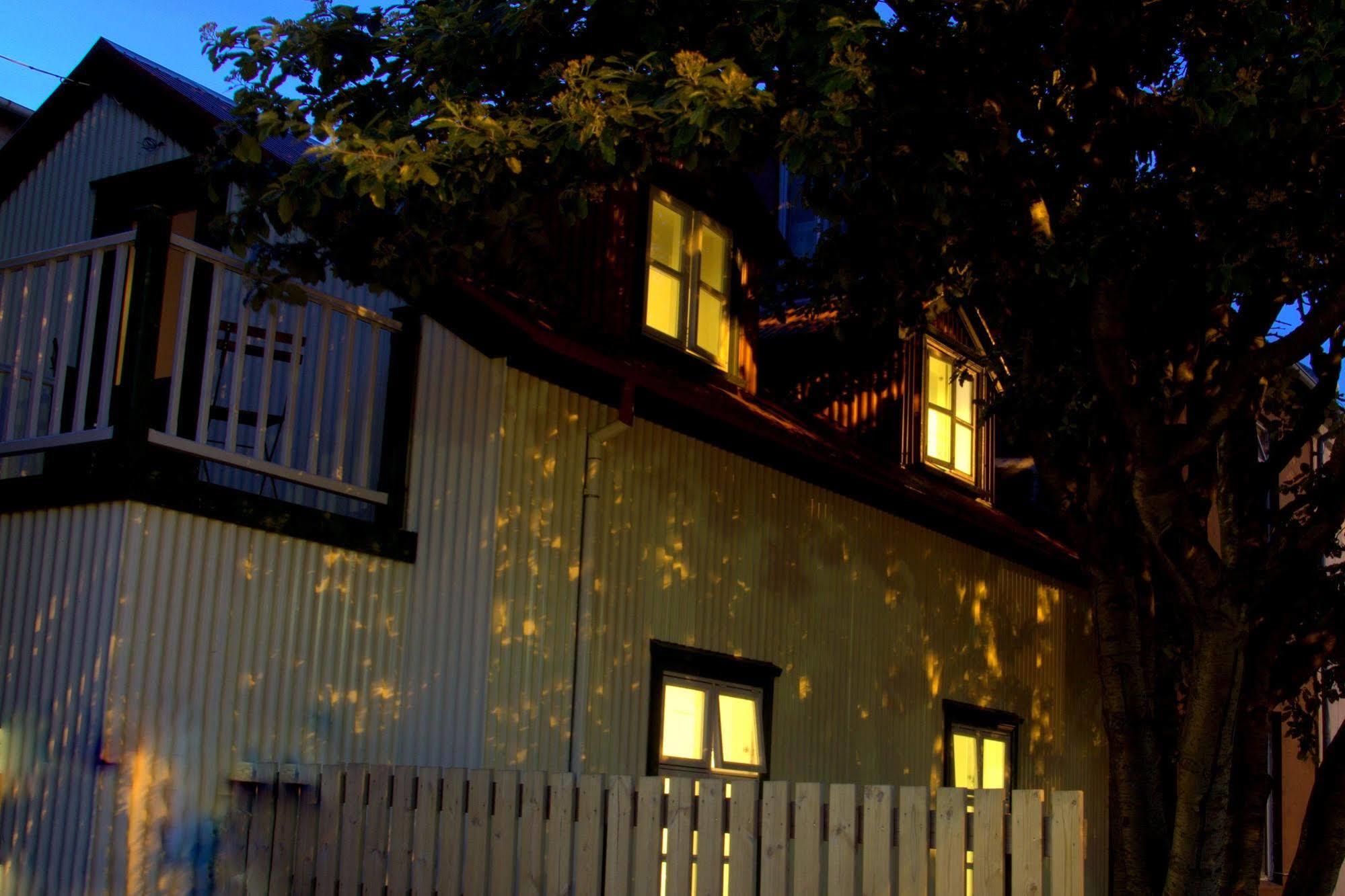 Grettir Guesthouse Reykjavik Ngoại thất bức ảnh